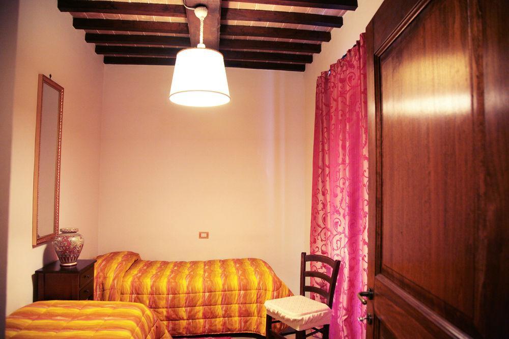 Agriturismo Ponte Di Riocchio Губио Екстериор снимка