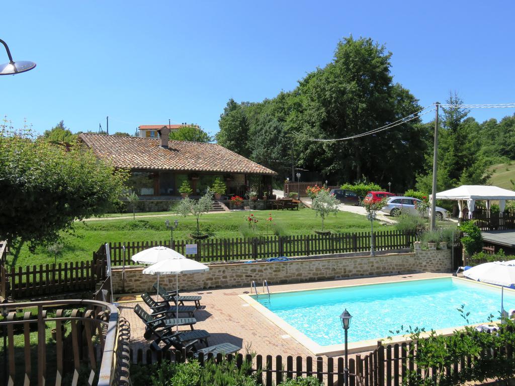 Agriturismo Ponte Di Riocchio Губио Екстериор снимка
