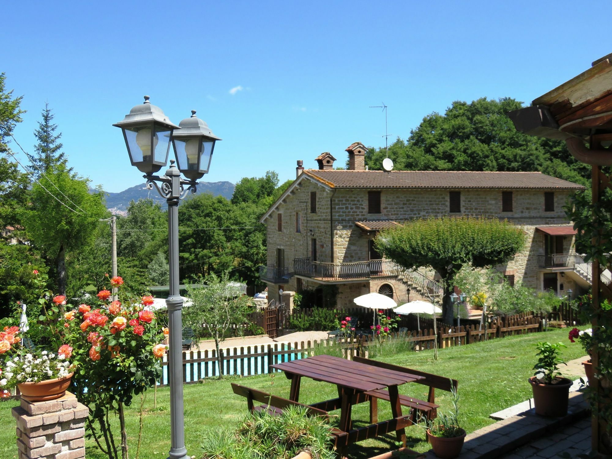 Agriturismo Ponte Di Riocchio Губио Екстериор снимка