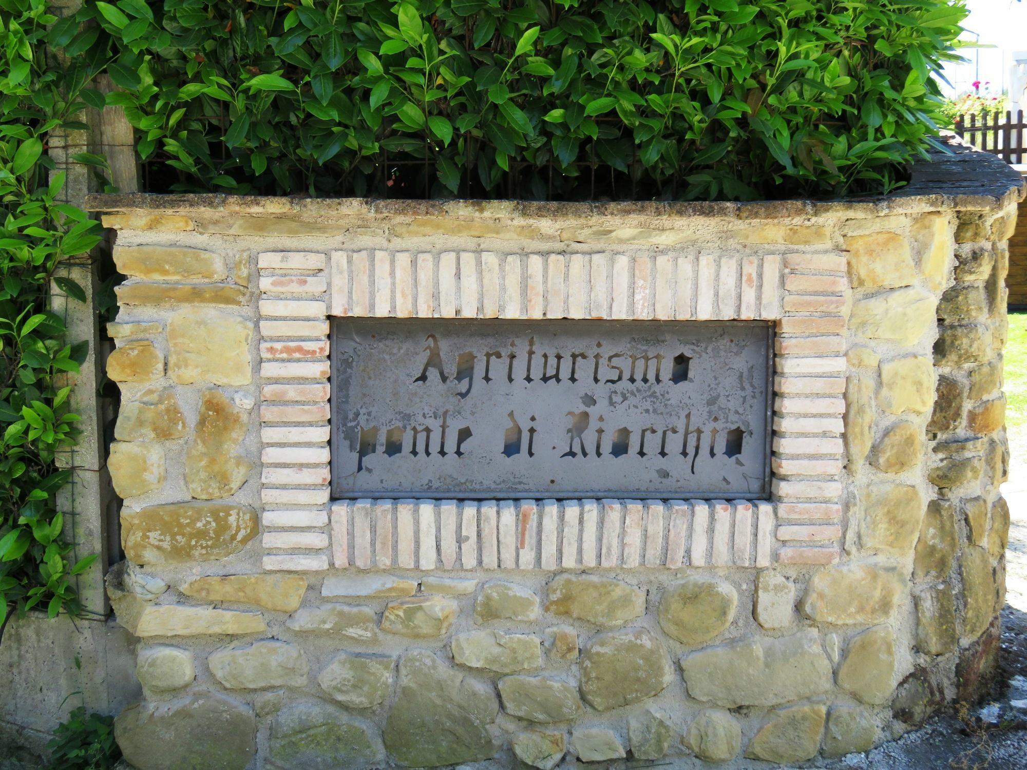 Agriturismo Ponte Di Riocchio Губио Екстериор снимка
