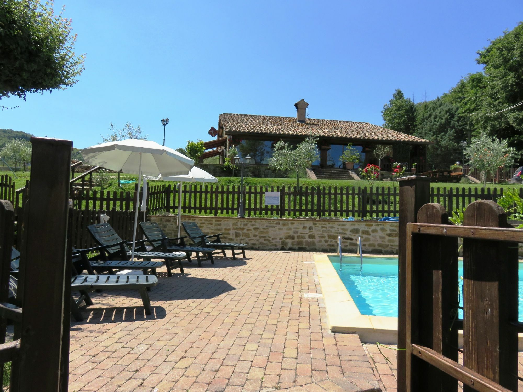 Agriturismo Ponte Di Riocchio Губио Екстериор снимка