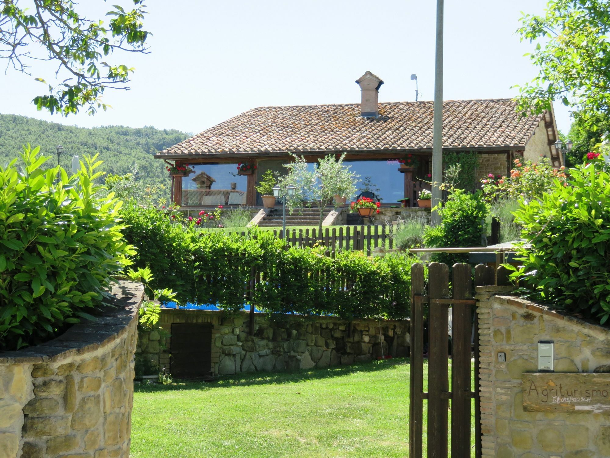 Agriturismo Ponte Di Riocchio Губио Екстериор снимка